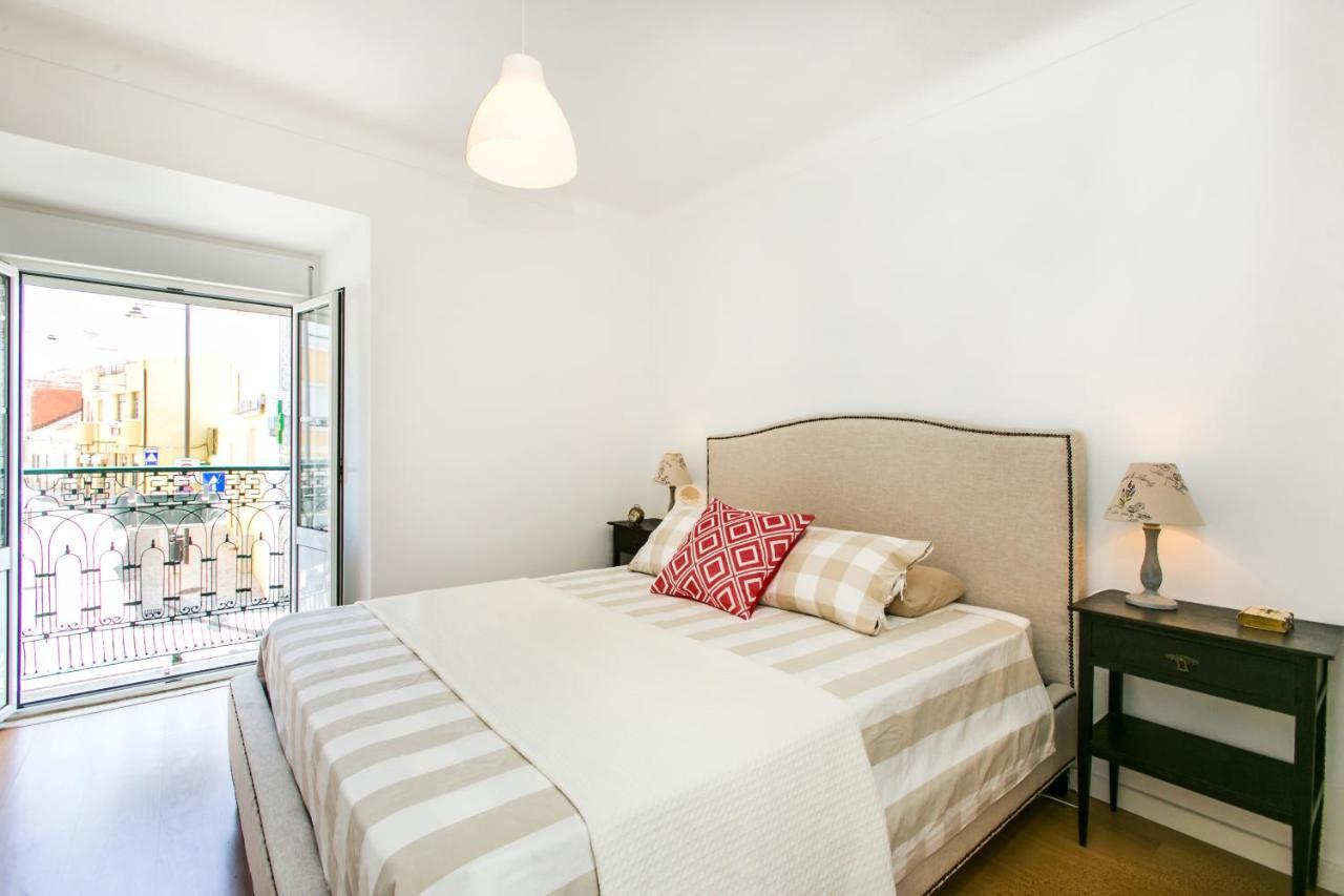 Апартаменты Belem! Charming 2 Bedroom W Terrace, Wifi & Free Street Parking *